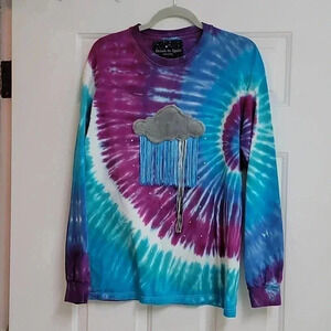 Super funky tie dyed top by Devin In Space